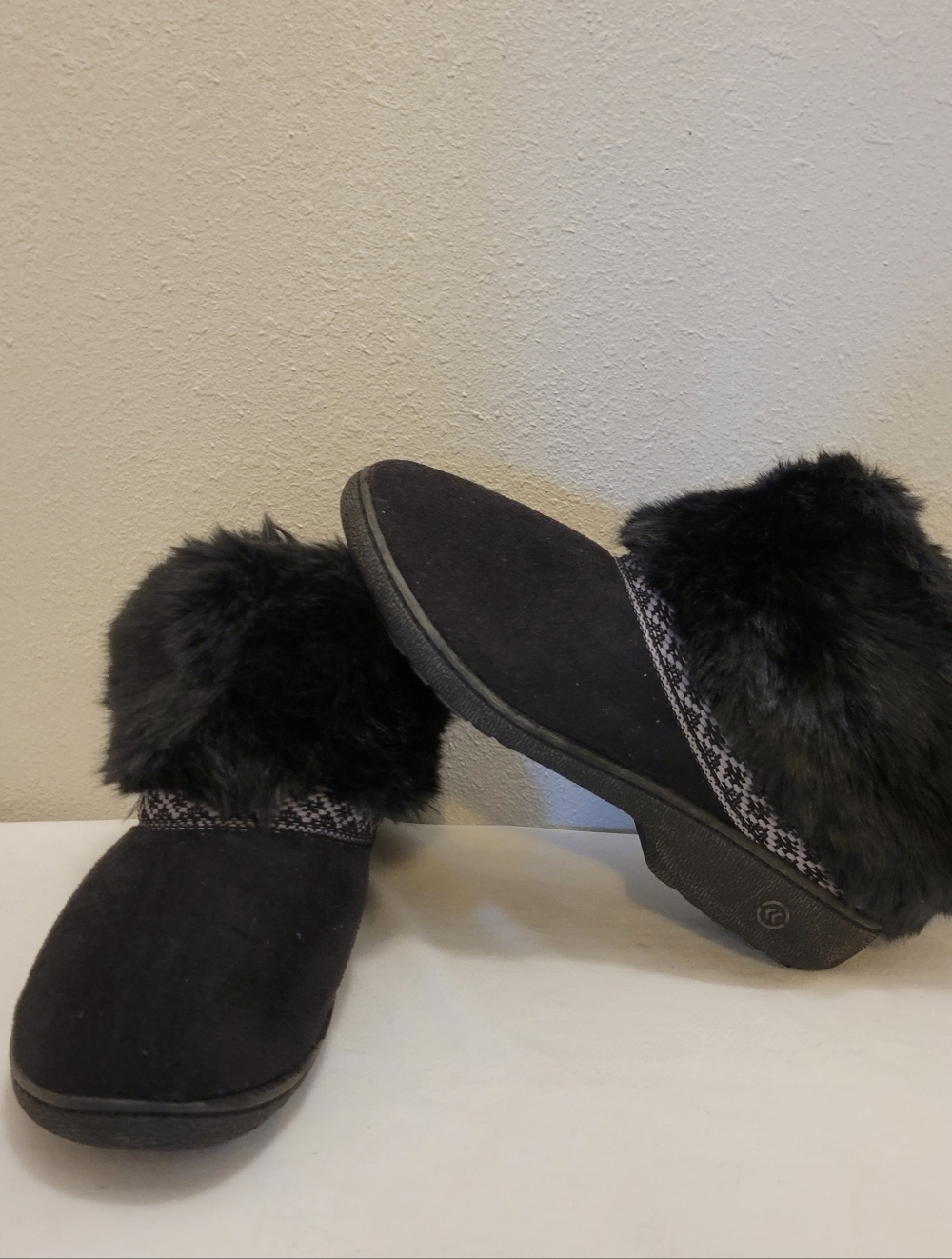 Women's Black Faux Fur Trim Slip-On Slippers